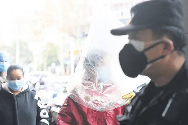 Virüs korkusu yüzünden Çinliler evlerinde hapis hayatı yaşıyor-2