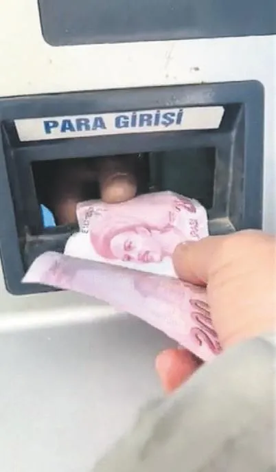 chpli-eskisehir-belediyesinin-sumatiki-ariza-yapti-bunun-uzerine-personel-makinenin-kabinine-girip-parayi-elle-1669768581891.jpeg CHP’li Eskişehir Belediyesi’nin Sumatik’ı arıza yapınca parayı makine içine giren personel aldı! Sosyal medya sallandı-2