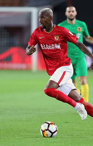 Galatasaray ve Beşiktaş'a Talisca transferinde dev rakip! Mourinho gözüne kestirdi