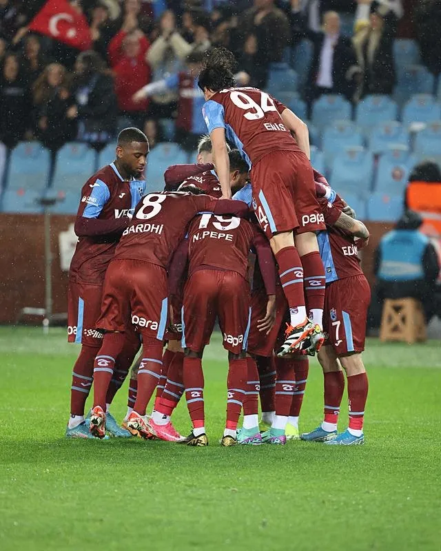 trabzonspor-evinde-fatih-karagumruku-5-1-maglup-etti-iste-macta-yasananlar-1710010095064.jpeg Trabzonspor evinde Fatih Karagümrük'ü 5-1 mağlup etti! İşte maçta yaşananlar...-4