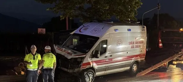 Ambulans ve otomobil çarpıştı