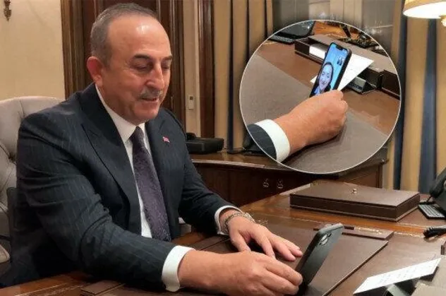 Dışişleri Bakanı Mevlüt Çavuşoğlu'ndan İsveçli profesörün ırkçılığına maruz kalan öğrenciye telefon