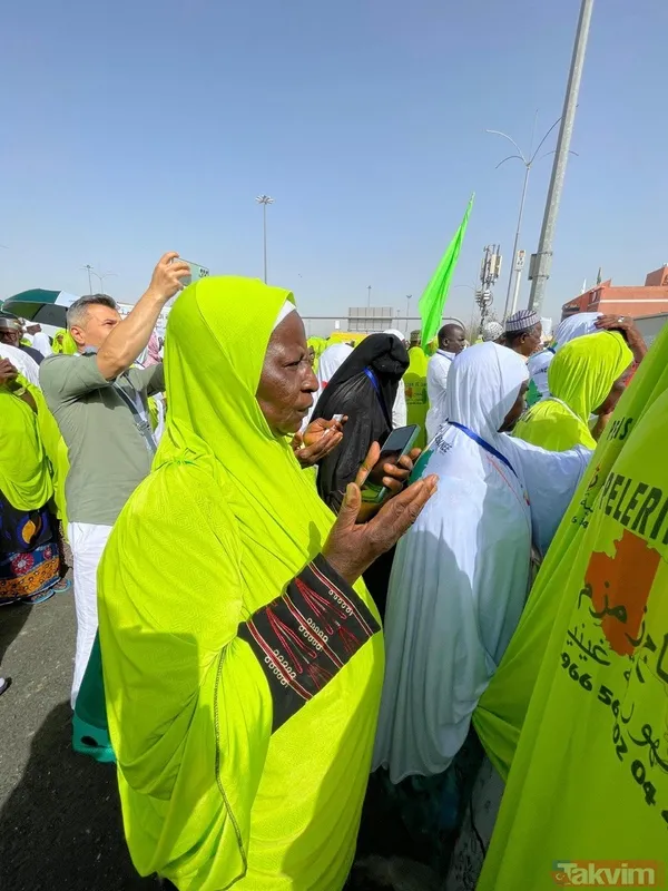 Hacı adaylarının kutsal yolculuğu başladı! Vakfe öncesi Arafat'a ziyaret - 6