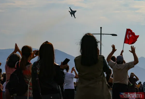 Heyecan veren gösteri! SOLOTÜRK nefes kesti - 24