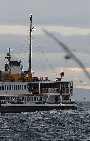 İstanbul'da deniz ulaşımına lodos engeli: Çok sayıda sefer iptal edildi