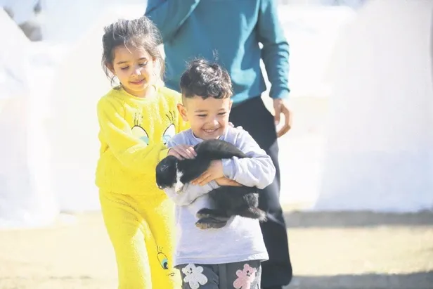 berguzar-korel-depremzede-cocuklar-icin-baslattigi-kampanyaya-destek-vermeyen-meslektaslarina-sitem-etti-1680658720871.jpeg Bergüzar Korel depremzede çocuklar için başlattığı kampanyaya destek vermeyen meslektaşlarına sitem etti-4