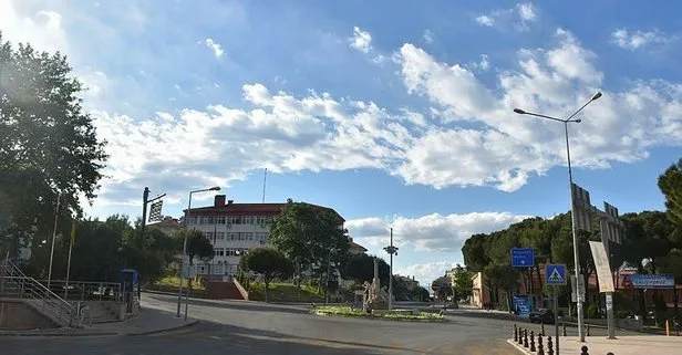 Aydın’ın Karacasu ilçesinde toplu olarak bulunulan açık alanlarda sigara içmek yasaklandı