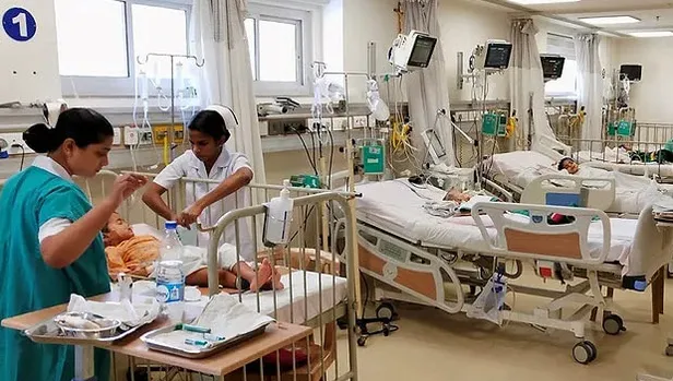 Bilim insanları dahi şaşkın! Yenidoğan bebeğin karnındaki şişliğin içinden çıkanlar kan dondurdu! Tümor sandılar ama tam 8 tane...-2