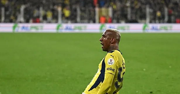 Fener fırtınası! Trabzonspor’u 4-1 yenerek zirve ile arasındaki puan farkını 3’e indirmeyi başardı