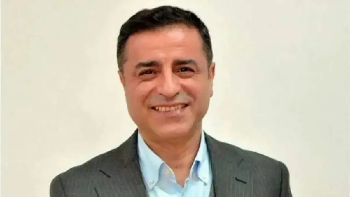 selahattin-demirtas-narin-guranin-babasi-arif-guran-ile-gorustu-karar-kanun-yararina-bozulmali-1785494719101.jpeg Selahattin Demirtaş Narin Güran'ın babası Arif Güran ile görüştü: Karar kanun yararına bozulmalı-4