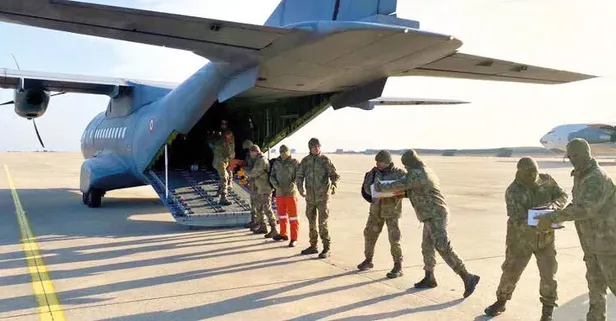 Mehmetçik sahada depremzedelerin yardımına koşuyor! Yaralılar İstanbul'a getirildi