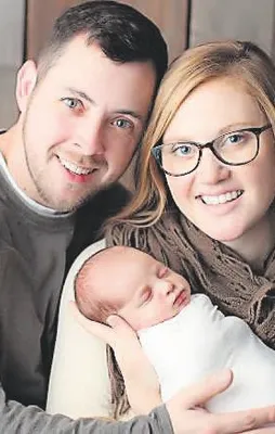 Yaşıtını doğurdu!