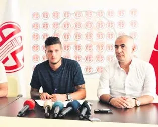 Sambacı Diego Antalya’ya imzasını attı