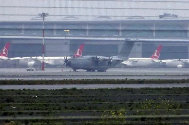 Son dakika: İngiliz Hava Kuvvetleri uçağı, sağlık ekipmanları için İstanbul’da