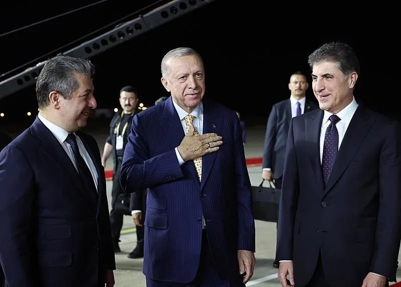 Başkan Erdoğan Erbil'de! Resmi törenle karşılandı: Neçirvan Barzani, Mesrur Barzani ve Mesut Barzani ile görüştü-15