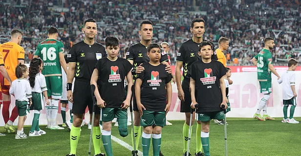 Konyaspor - Galatasaray maçında Filistinli çocuklar seremoniye çıktı