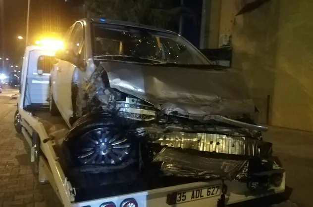 İzmir'de feci kaza! 1'i ağır 5 yaralı