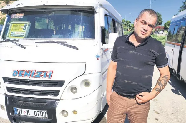 Dolmuş şoförü Zeki Akarcalı aracında epilepsi krizi geçiren çocuğa ilk müdahaleyi yaptıktan sonra hastaneye yetiştirdi