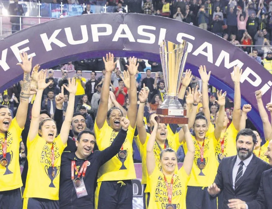 Kupa kraliçesi Fenerbahçe