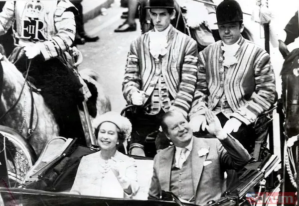 Kraliçe Elizabeth'in kara kutusu Uzun Paul 44 yıl yanından hiç ayrılmadı! İşte Paul Whybrew'in ilginç öyküsü - 10