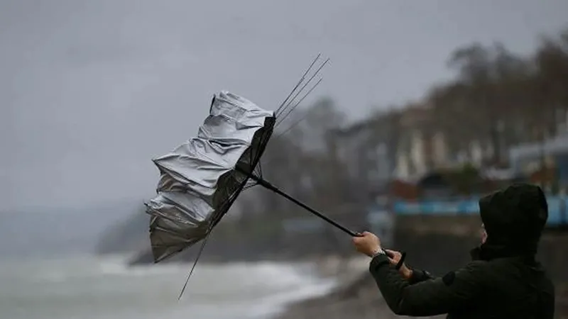 HAVA DURUMU | Meteoroloji kuvvetli yağış için saat verdi: Hazırlıklı olun | 5 bölge için alarma geçildi! Yarın gece yarısına kadar...-10