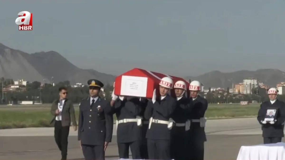 Kayseri'de düşen eğitim uçağında şehit olan pilotlar Uğur Yıldız ve Gökhan Özen'e veda