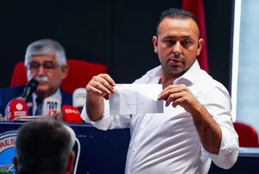 Menderes’te faturayı CHP’ye kesen Yeni Parti’de 3 fire... Becerikli, Peker ve Ersoy istifa etti! Başkan Şen dualarla başladı