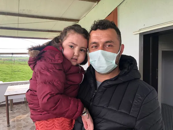 5-yasindaki-cocugun-bademciklerinin-sistigini-dusunerek-hastaneye-goturduler-150-bin-cocukta-bir-gorulen-beyin-sapi-tumoru-teshisi-konuldu-1618397978825.jpg 5 yaşındaki çocuğun bademciklerinin şiştiğini düşünerek hastaneye götürdüler! 150 bin çocukta bir görülen beyin sapı tümörü teşhisi konuldu-7