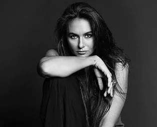 Londra’ya kaçıyor