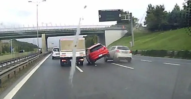 İstanbul'da akılalmaz anlar! 2 teker üzerinde...