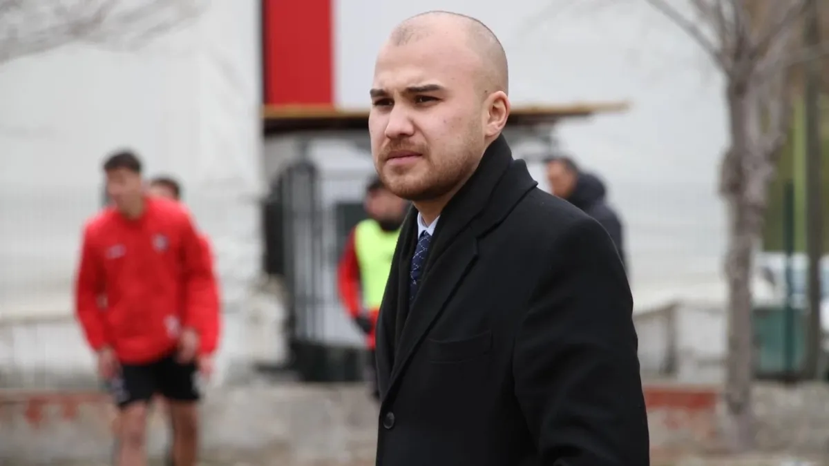 chpli-ozkan-yalim-usaksporu-paravan-olarak-kullandil-3-ayda-milyonluk-rusvet-carkini-kurdu-1777385138544.jpeg Uşakspor'u paravan olarak kullandılar! 3 ayda rüşvet çarkını kurdular: CHP'li Özkan Yalım "Kurnaz"la topladı kardeşiyle hortumladı-8