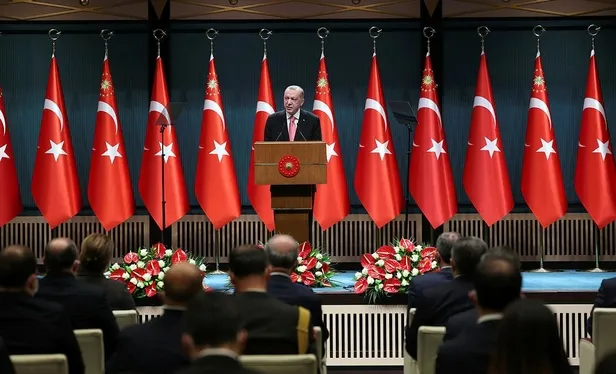 baskan-recep-tayyip-erdogan-kabine-toplantisinin-ardindan-carpici-mesajlar-verdi-20-aralikta-panik-havasini-da-1642631758594.jpeg Başkan Recep Tayyip Erdoğan Kabine toplantısının ardından çarpıcı mesajlar verdi: 20 Aralık'ta panik havasını dağıttık-7