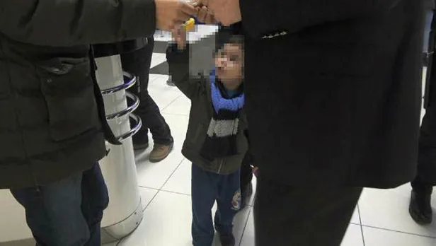 Bursa'da yürek burkan olay! 3 yaşındaki Hamza AVM'de annesi tarafından terk edildi-4