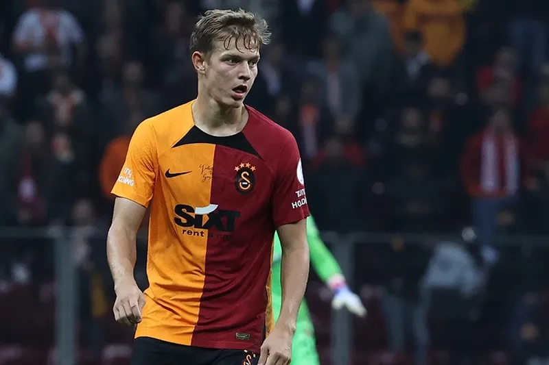 galatasarayda-yolcular-belli-oldu-okan-buruk-yildizlarin-ustunu-cizdi-dev-operasyon-basladi-1720547781218.jpg Galatasaray'da yolcular belli oldu! Okan Buruk yıldızların üstünü çizdi... Dev operasyon başladı-11