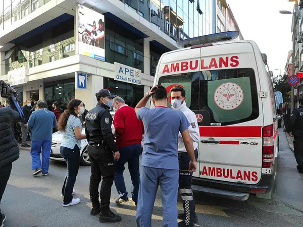 istanbulda-hemsireyi-rehin-alan-supheli-tutuklandi-1609439816324.jpg İstanbul'da hemşireyi rehin alan şüpheli tutuklandı-6