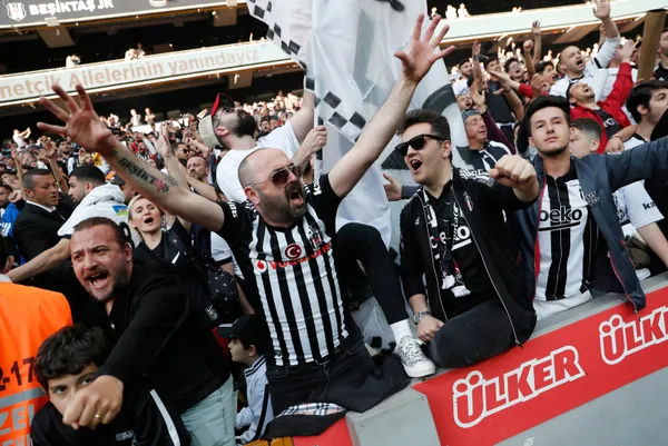 son-dakika-besiktas-uefa-ile-el-sikisti-1662132040464.jpg Son dakika: Beşiktaş UEFA ile el sıkıştı!-7