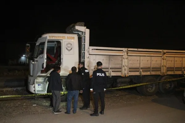 dinlendigi-kamyonunda-cansiz-bedeni-bulundu-1668545169318.jpg