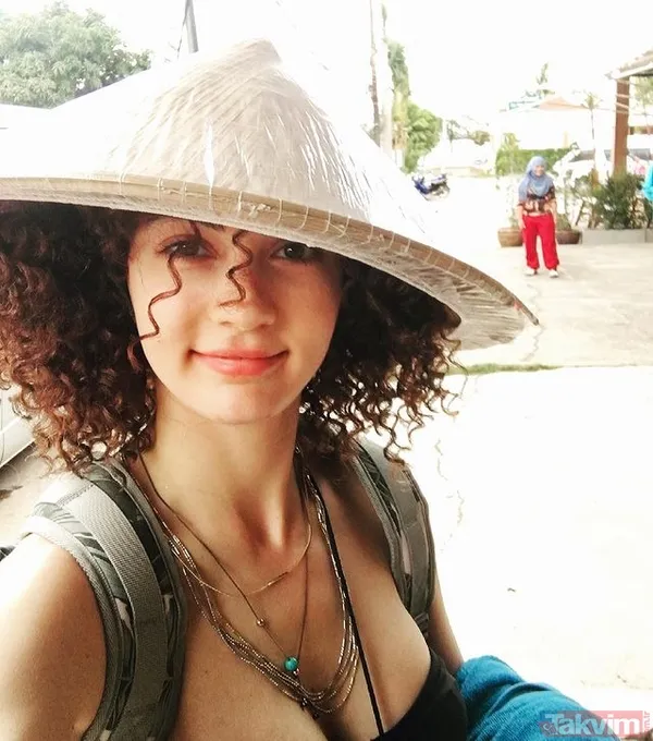 Burcu Özberk dekoltede sınır tanımadı! İddialı pozlarını peş peşe yayınladı sosyal medyaya damga vurdu herkes onu konuştu - 21