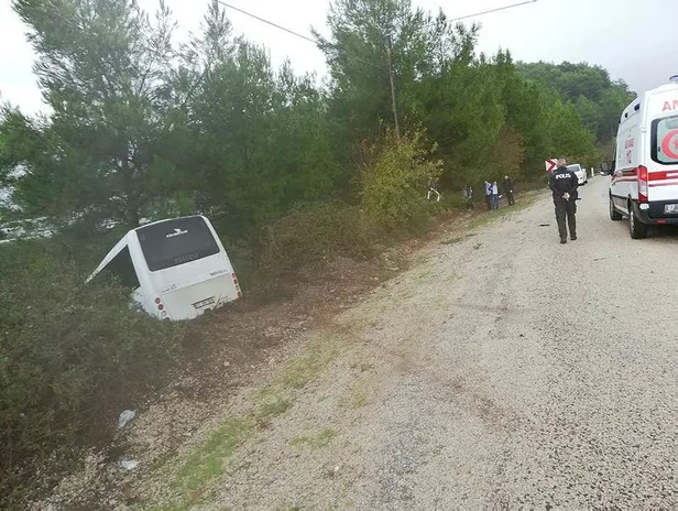 Son dakika: Antalya'da tur otobüsü şarampole yuvarlandı-1