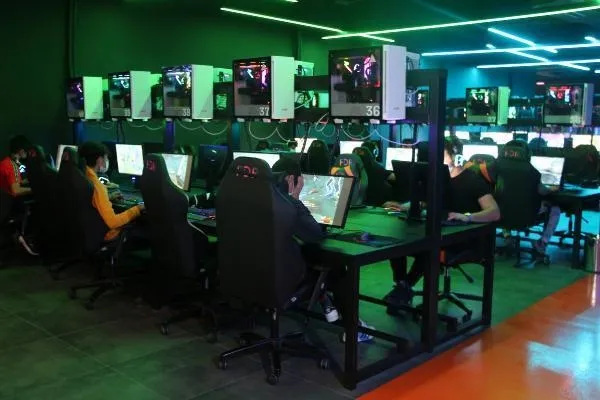 SON DAKİKA: Oyun oynayıp ayda 10 bin TL kazanan var! Kovid-19 e- Spora ilgiyi arttırdı-8