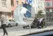 Sultangazi’de dehşet anları | Vicdansız evlat annesini sokak ortasında tekme ve yumruklarla darbetti