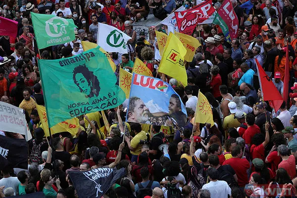 15 Temmuz direnişi dünyaya örnek oldu! Başkan Erdoğan’ın cesareti Türk milletinin iradesi… Venezuela, Brezilya, Burkina Faso, Bolivya: Darbelere geçit yok - 11