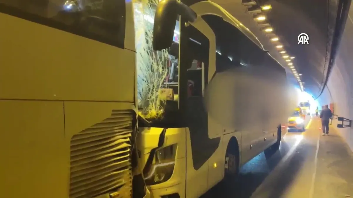 Anadolu Otoyolu'nda zincirleme trafik kazasında 14 kişi yaralandı