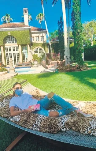 Süreyya Yalçın lüks hayatına mola verdi! 800 metrekarelik evini kendisi temizliyor