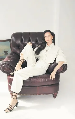 Yasemin Özilhan'ın 'pazardan da giyinirim' söylemi sosyal medyada tepki topladı l Saklambaç haberleri...