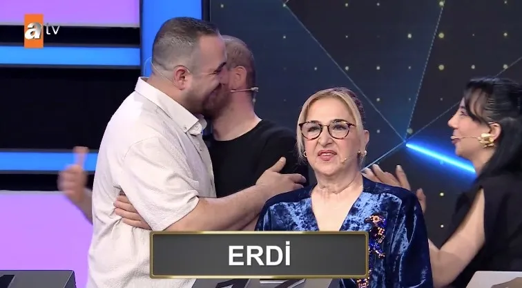 var-misin-yok-musunda-ilk-kutu-soku-sinem-5-milyon-tlyi-actirdi-1781291209485.jpeg Erdi Akkuş, Var Mısın Yok Musun’da büyük riski mutlu sonla bitirdi-2