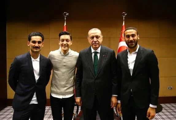 Mesut Özil'in bayram mesajı-1
