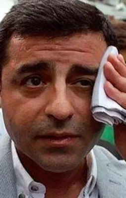 Demirtaş, bu sefer de kelepçeyi bahane etti