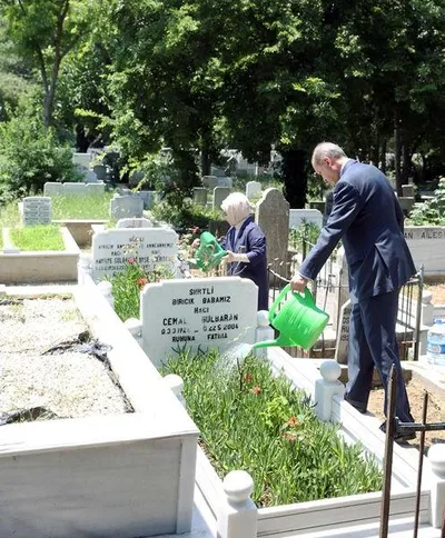Cumhurbaşkanı Erdoğan'dan kabir ziyaretleri-1