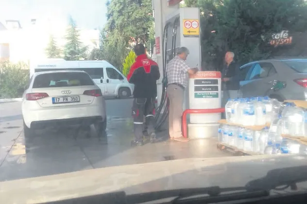 CHP'li Küçükkuyu Belediye Başkanı'nın eşi Çiğdem Balkan'a mazot belediyeden